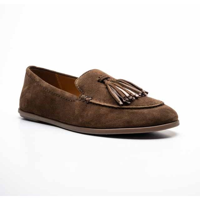 Mocassino color cammello in camoscio con nappine